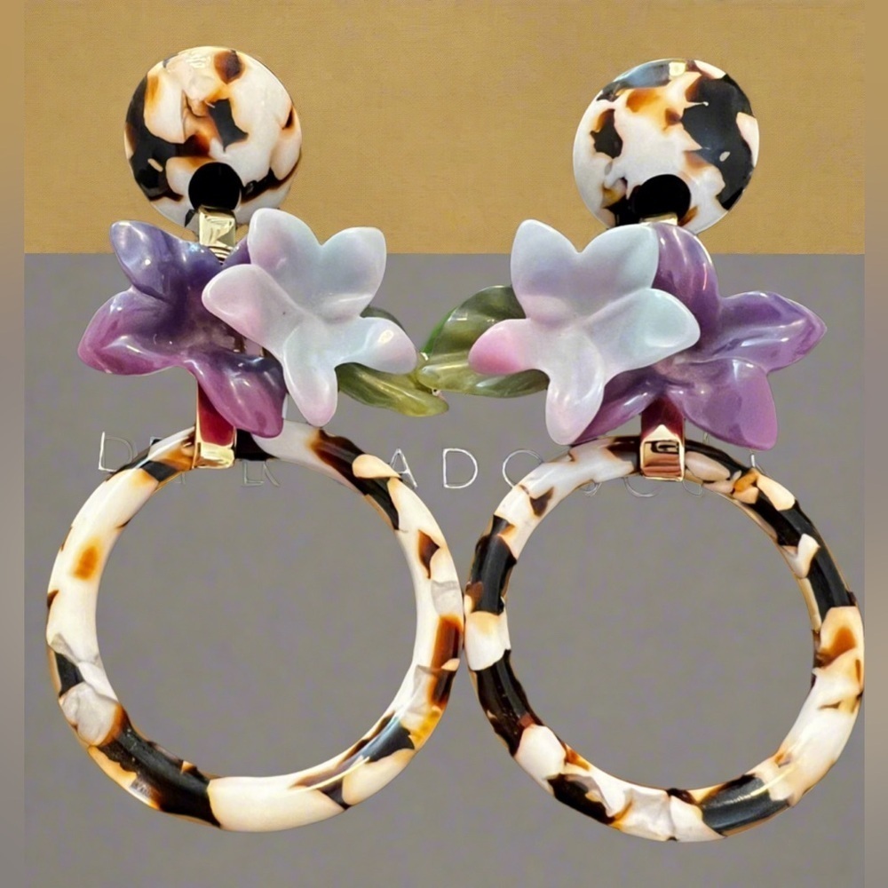 Designers Brands For Customers That Love To Wear Casual and Elegant Accessories - Picture 5 of 11